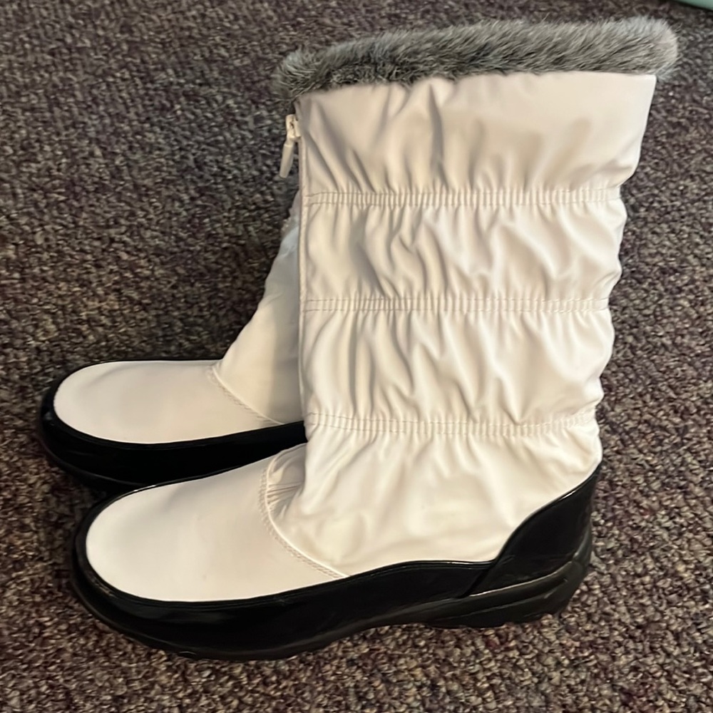 LIKE NEW Sporto faux fur lined snow shoes/boots sz 10 white - free shipping!